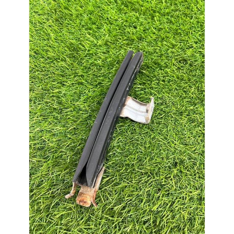 Направляющая стекла двери (кузов и элементы) Nissan Almera B10 2008 1,6 QG16 8238795F0A