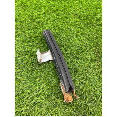 Направляющая стекла двери