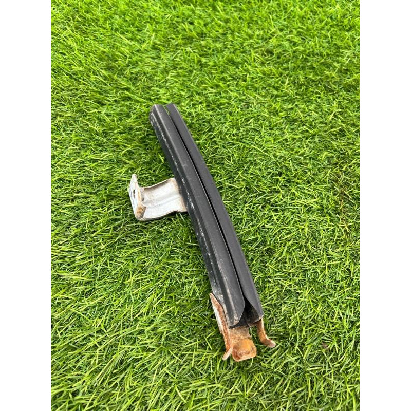 Направляющая стекла двери (кузов и элементы) Nissan Almera B10 2008 1,6 QG16 8238695F0A