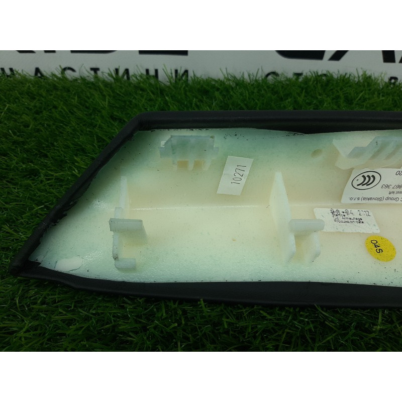 Декоративная накладка карты двери (салон) Volkswagen Touareg NF 2013 3.0 TDI CRCA 7p6867363