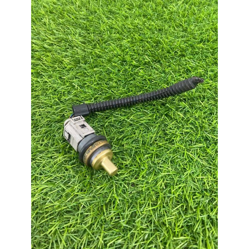 Датчик температуры (электрика / датчики) Volkswagen Touareg NF 2013 3.0 TDI CRCA 06A919501A