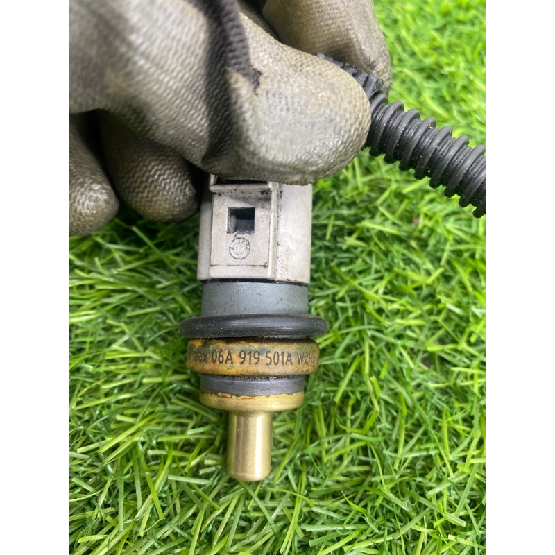 Датчик температуры (электрика / датчики) Volkswagen Touareg NF 2013 3.0 TDI CRCA 06A919501A