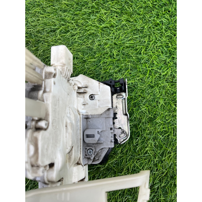 Замок двери (кузов и элементы) Volkswagen Touareg NF 2013 3.0 TDI CRCA 4G0839016