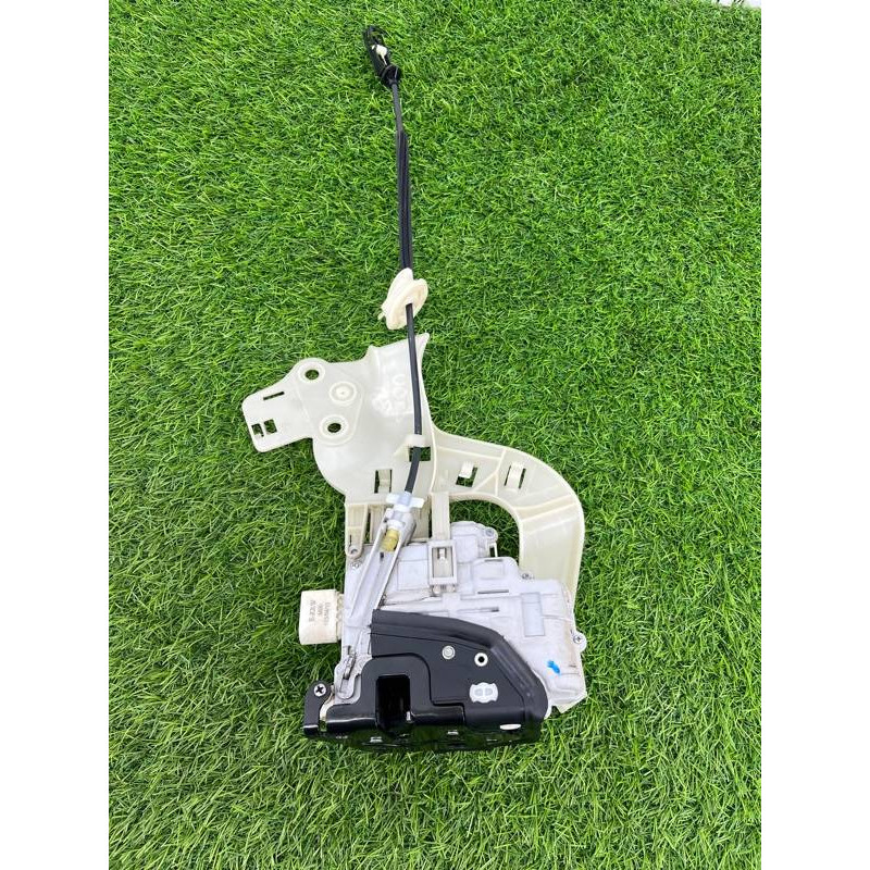 Замок двери (кузов и элементы) Volkswagen Touareg NF 2013 3.0 TDI CRCA 4G0839016