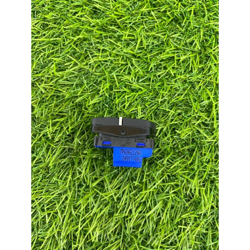 Кнопка блокировки центрального замка (электрика / кнопки) Volkswagen Touareg NF 2013 3.0 TDI CRCA 7P6962126A