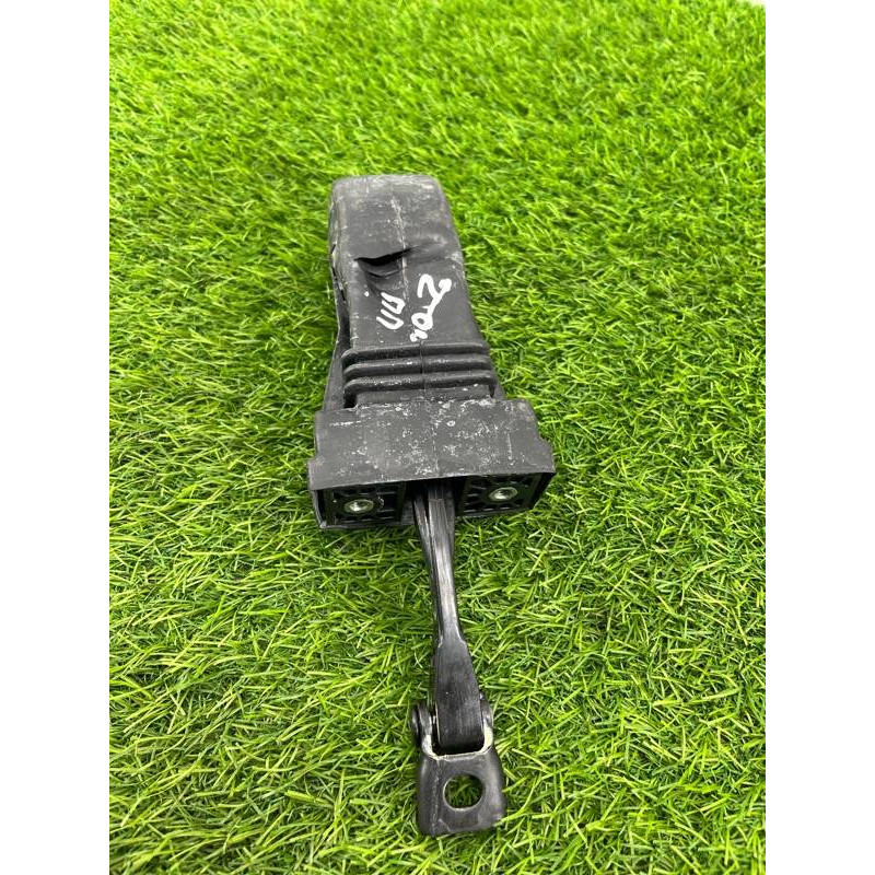 Ограничитель двери (кузов и элементы) Volkswagen Touareg NF 2013 3.0 TDI CRCA 7P0837249B