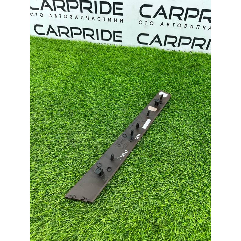 Декоративная накладка карты двери (салон) Volkswagen Touareg NF 2013 3.0 TDI CRCA 7P6867450BME1