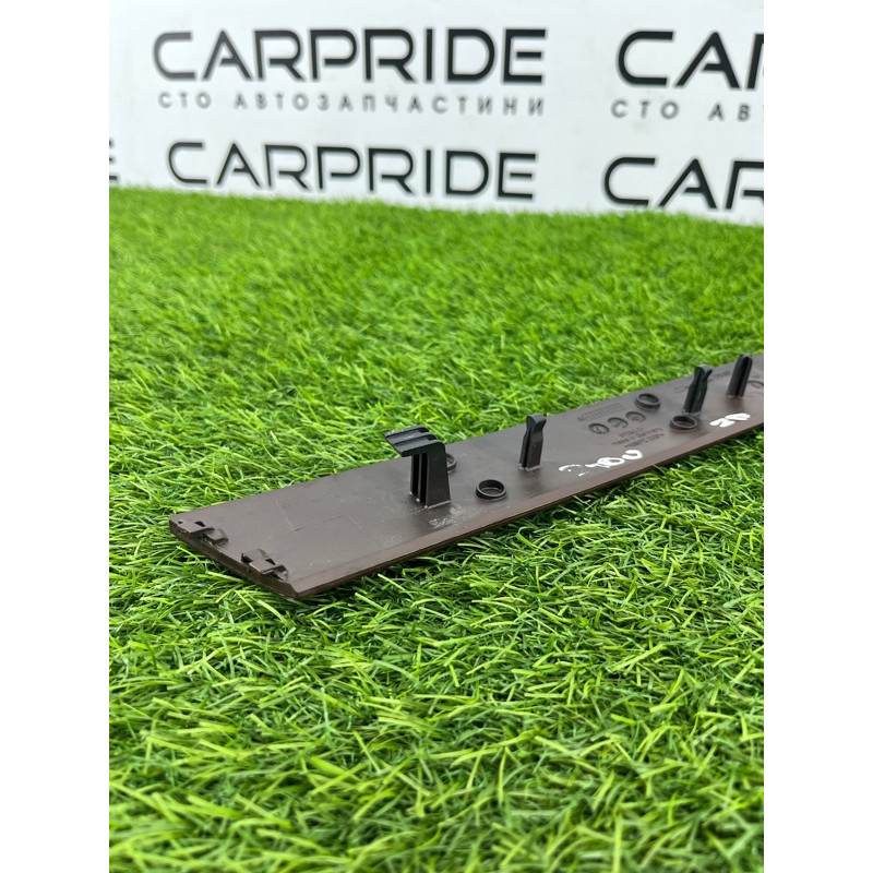 Декоративная накладка карты двери (салон) Volkswagen Touareg NF 2013 3.0 TDI CRCA 7P6867450BME1