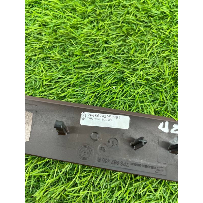 Декоративная накладка карты двери (салон) Volkswagen Touareg NF 2013 3.0 TDI CRCA 7P6867450BME1