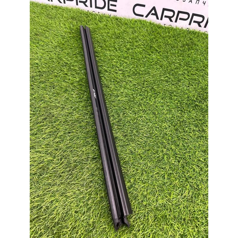 Молдинг стекла внутренний (наружные элементы кузова) Volkswagen Touareg NF 2013 3.0 TDI CRCA 7P0839471C