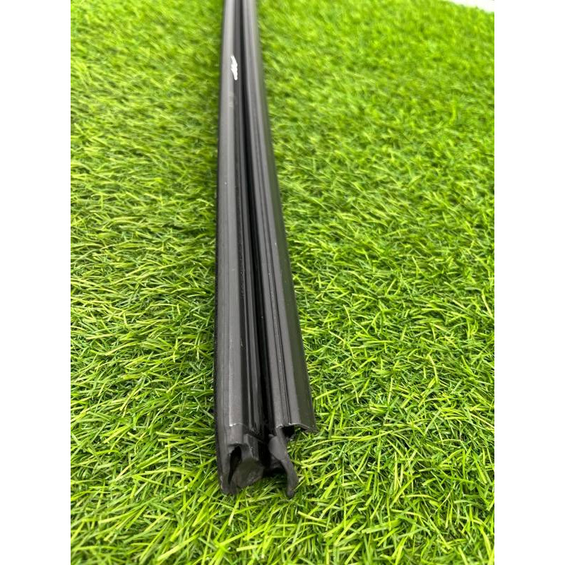 Молдинг стекла внутренний (наружные элементы кузова) Volkswagen Touareg NF 2013 3.0 TDI CRCA 7P0839471C