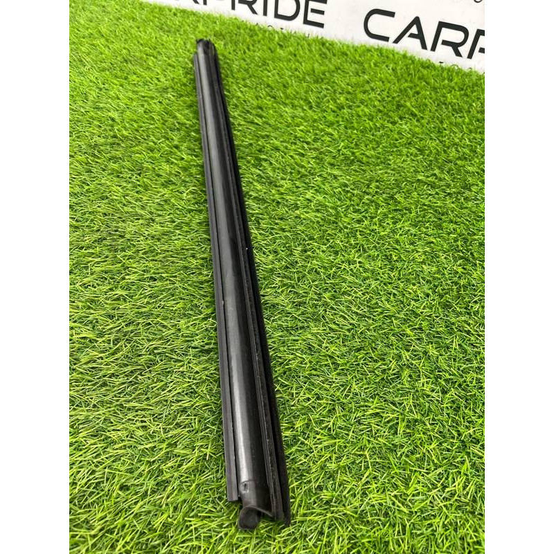 Молдинг стекла внутренний (наружные элементы кузова) Volkswagen Touareg NF 2013 3.0 TDI CRCA 7P0839471C