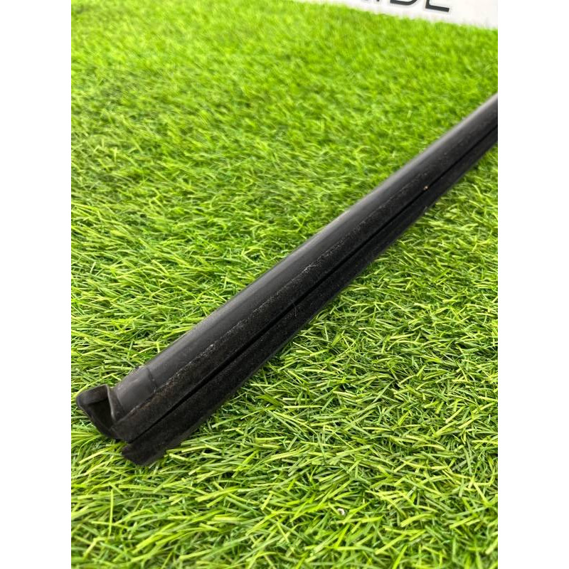 Молдинг стекла внутренний (наружные элементы кузова) Volkswagen Touareg NF 2013 3.0 TDI CRCA 7P0839471C