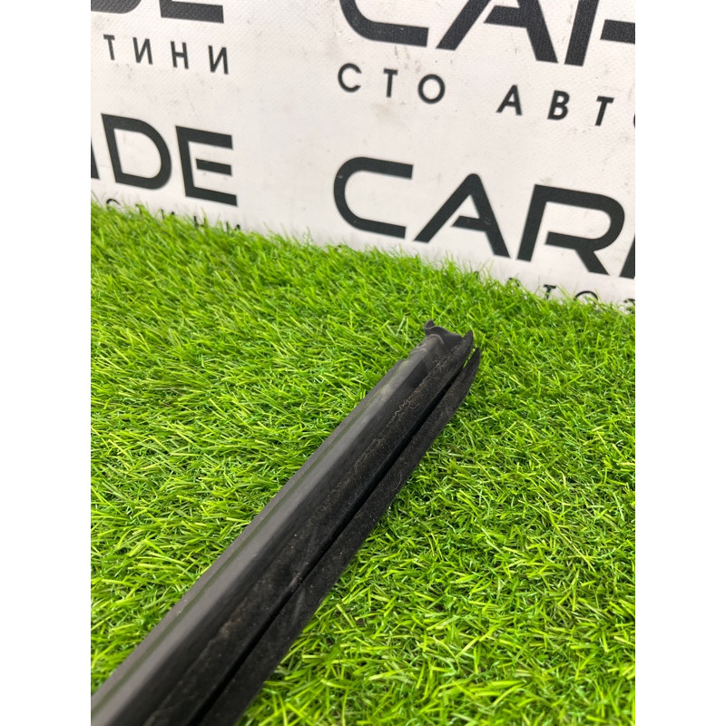 Молдинг стекла внутренний (наружные элементы кузова) Volkswagen Touareg NF 2013 3.0 TDI CRCA 7P0839471C