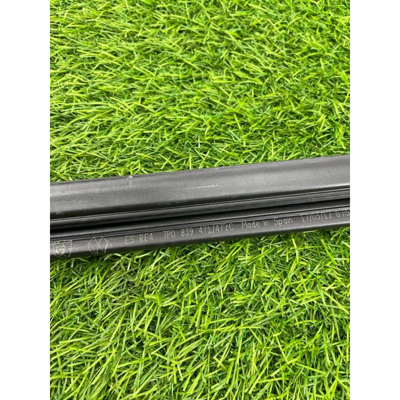 Молдинг стекла внутренний (наружные элементы кузова) Volkswagen Touareg NF 2013 3.0 TDI CRCA 7P0839471C