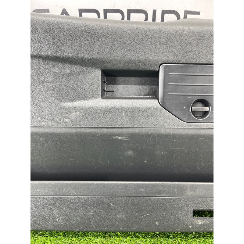 Обшивка крышки багажника (салон) Volkswagen Touareg NF 2013 3.0 TDI CRCA 7P6867601B82V