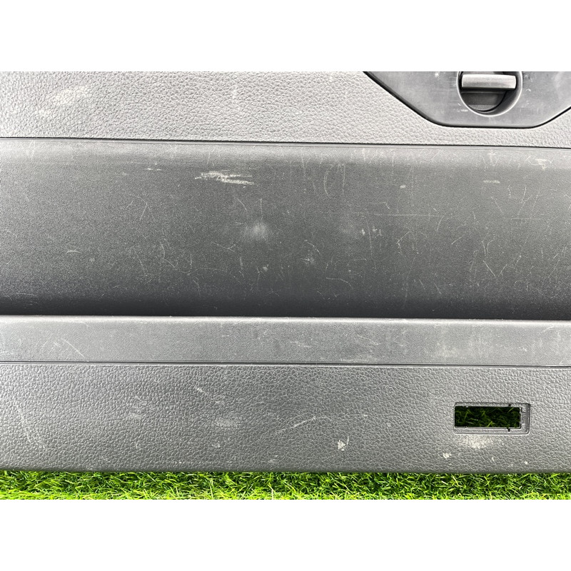 Обшивка крышки багажника (салон) Volkswagen Touareg NF 2013 3.0 TDI CRCA 7P6867601B82V