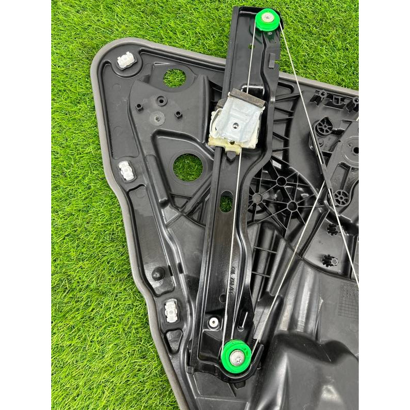 Механизм стеклоподъемника (кузов и элементы) Volkswagen Touareg NF 2013 3.0 TDI CRCA 7P6839462A