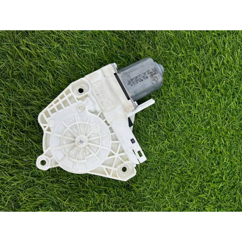 Мотор стеклоподъемника (электрика) Volkswagen Touareg NF 2013 3.0 TDI CRCA 8K0959812A