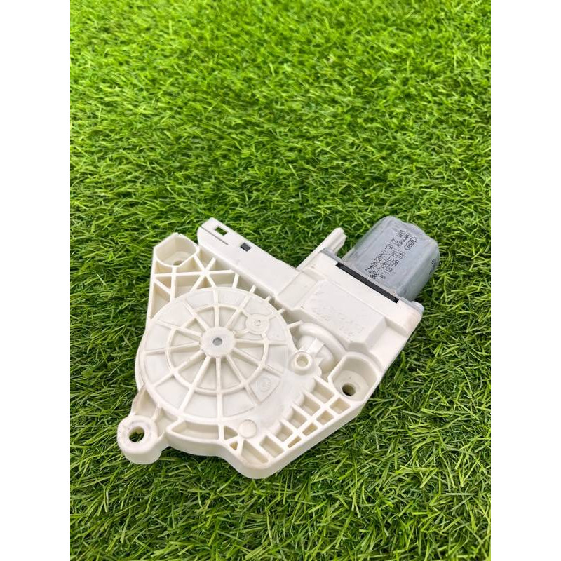 Мотор стеклоподъемника (электрика) Volkswagen Touareg NF 2013 3.0 TDI CRCA 8K0959811A