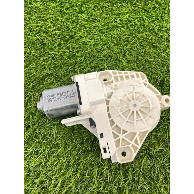 Мотор стеклоподъемника (электрика) Volkswagen Touareg NF 2013 3.0 TDI CRCA 8K0959811A