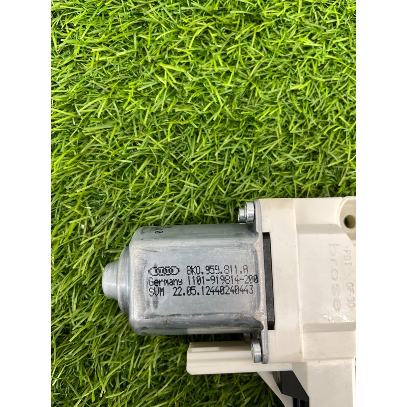 Мотор стеклоподъемника (электрика) Volkswagen Touareg NF 2013 3.0 TDI CRCA 8K0959811A