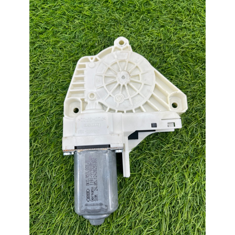 Мотор стеклоподъемника (электрика) Volkswagen Touareg NF 2013 3.0 TDI CRCA 8K0959801B