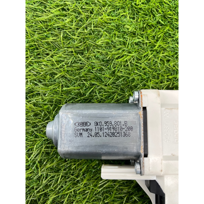 Мотор стеклоподъемника (электрика) Volkswagen Touareg NF 2013 3.0 TDI CRCA 8K0959801B