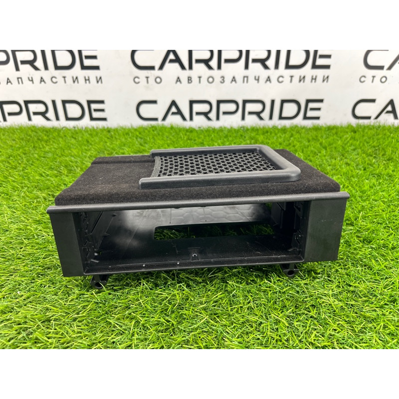 Кронштейн блока мультимедиа (салон) Volkswagen Touareg NF 2013 3.0 TDI CRCA 7P6858161D