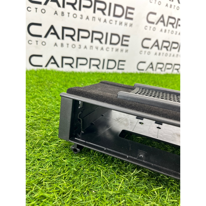 Кронштейн блока мультимедиа (салон) Volkswagen Touareg NF 2013 3.0 TDI CRCA 7P6858161D