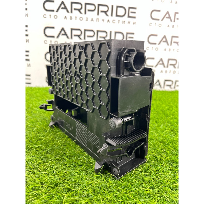 Кронштейн блока мультимедиа (салон) Volkswagen Touareg NF 2013 3.0 TDI CRCA 7P6858161D