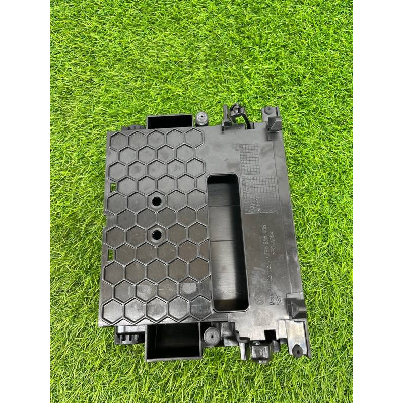 Кронштейн блока мультимедиа (салон) Volkswagen Touareg NF 2013 3.0 TDI CRCA 7P6858161D