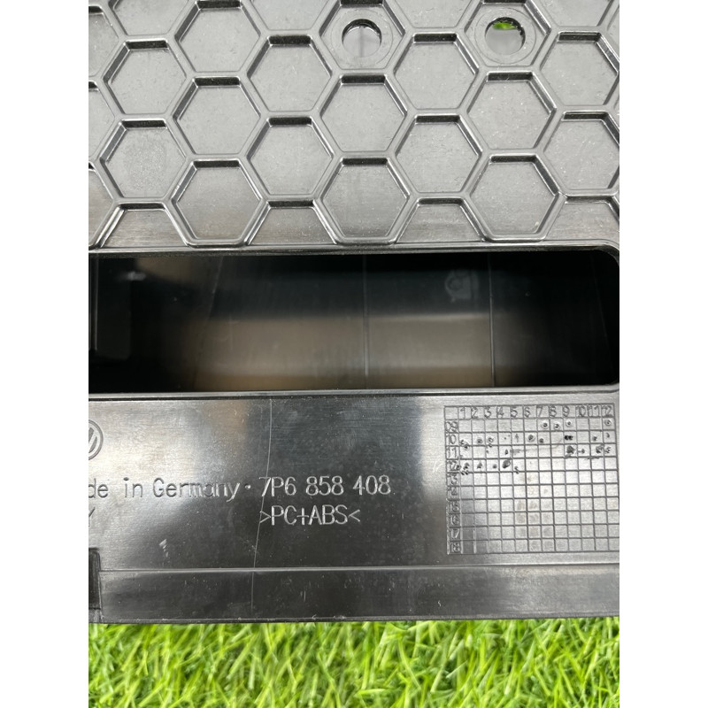 Кронштейн блока мультимедиа (салон) Volkswagen Touareg NF 2013 3.0 TDI CRCA 7P6858161D