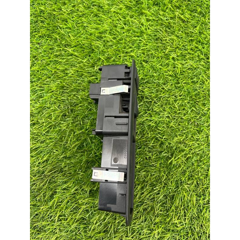 Кнопка стеклоподъемника (электрика / кнопки) Jeep Cherokee Trailhawk 2014 2.4 68141892aa