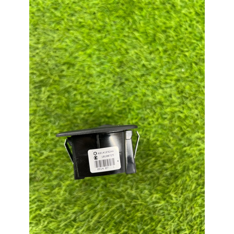 Кнопка стеклоподъемника (электрика / кнопки) Jeep Cherokee Trailhawk 2014 2.4 68141892aa