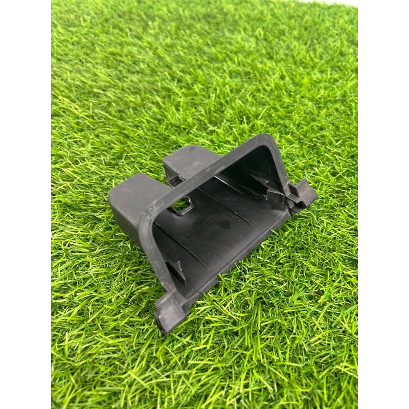 Накладка замка кришки багажника (салон) Volkswagen Passat B7 2014 1.8 561827520a