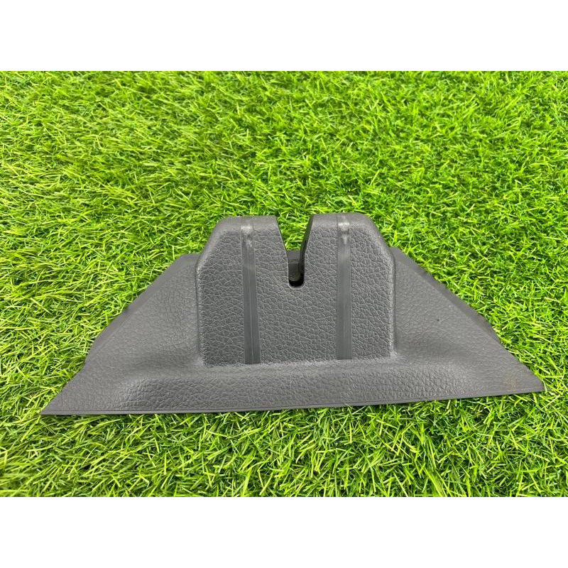 Накладка замка крышки багажника (салон) Volkswagen Touareg NF 2013 3.0 TDI CRCA 7P6827520B82V