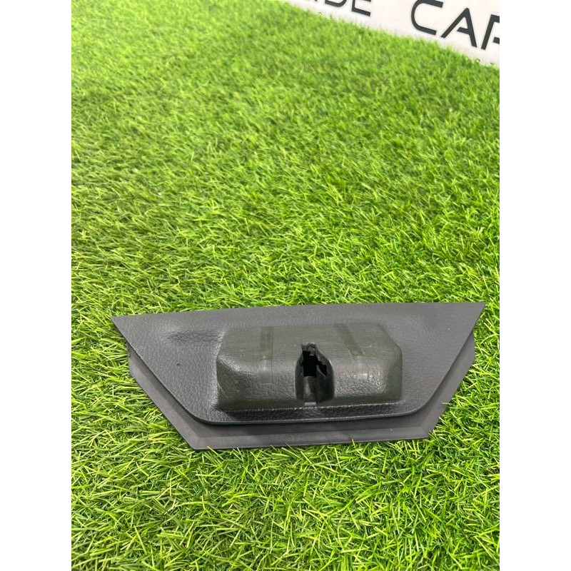 Накладка замка крышки багажника (салон) Volkswagen Touareg NF 2013 3.0 TDI CRCA 7P6827520B82V