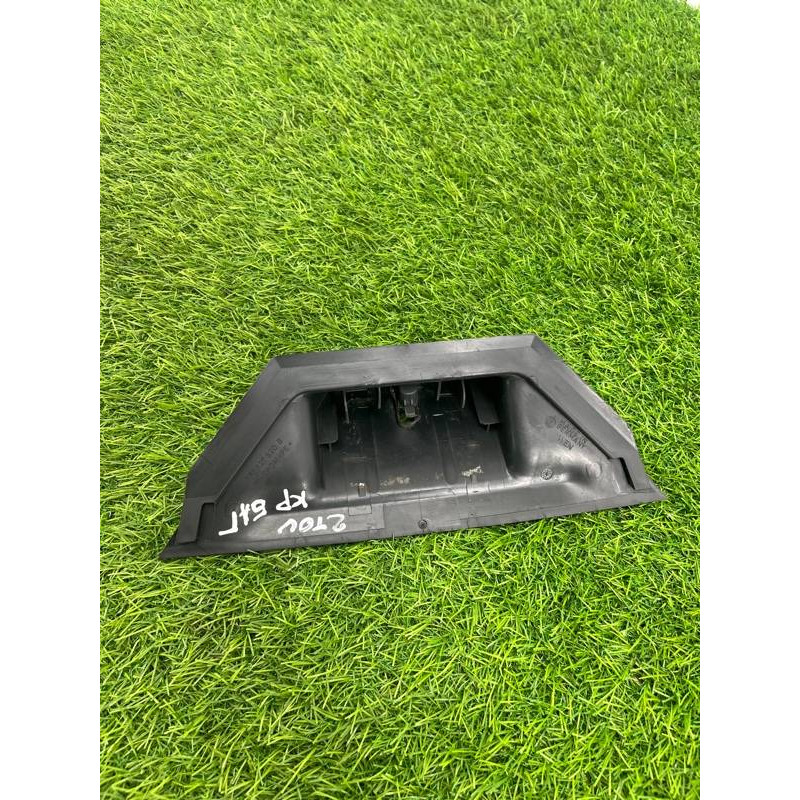 Накладка замка крышки багажника (салон) Volkswagen Touareg NF 2013 3.0 TDI CRCA 7P6827520B82V