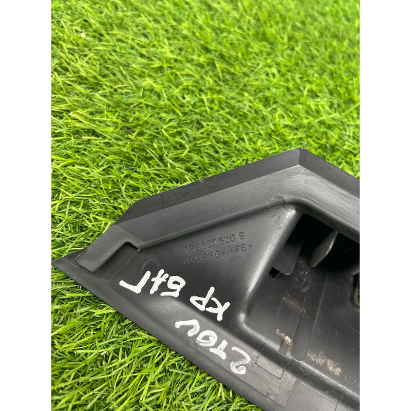 Накладка замка крышки багажника (салон) Volkswagen Touareg NF 2013 3.0 TDI CRCA 7P6827520B82V