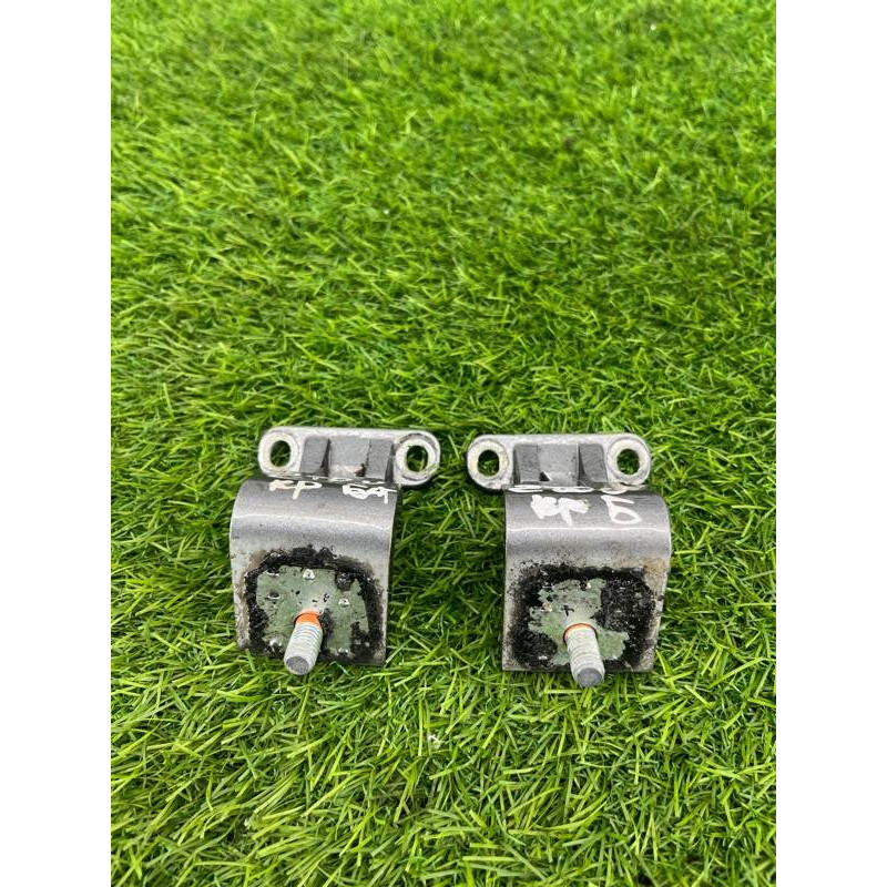 Петля багажника (кузов и элементы) Volkswagen Touareg NF 2013 3.0 TDI CRCA 1k6827301c