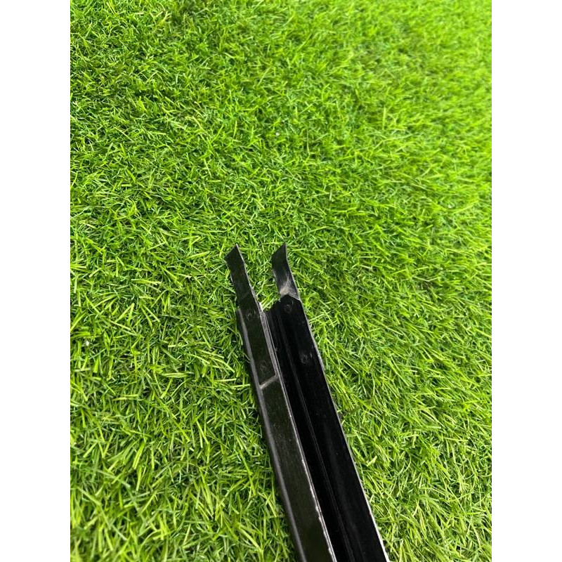 Направляющая стекла двери (кузов и элементы) Renault Megane 3 2011 1,5 dCi (K9K837) 802411025R