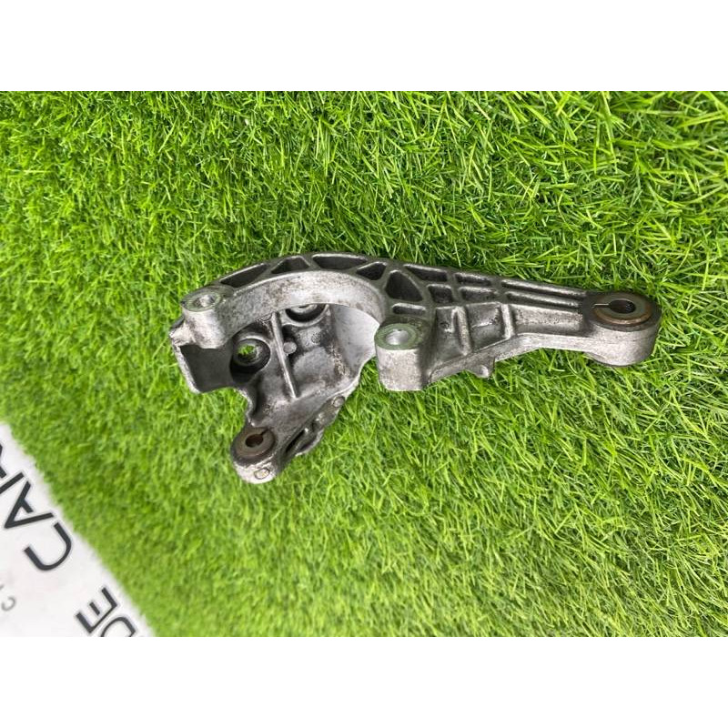 Кронштейн насоса гидроусилителя (кронштейны двигателя) Volkswagen Touareg NF 2013 3.0 TDI CRCA 059145167am