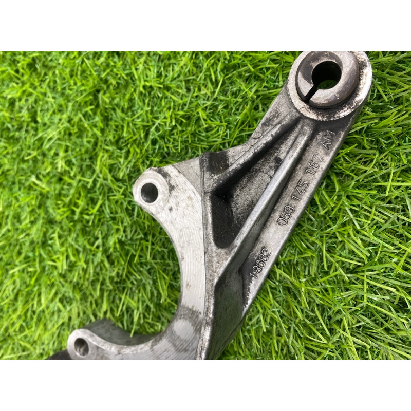 Кронштейн насоса гидроусилителя (кронштейны двигателя) Volkswagen Touareg NF 2013 3.0 TDI CRCA 059145167am