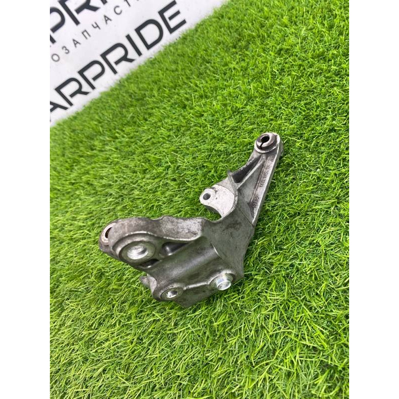 Кронштейн насоса гидроусилителя (кронштейны двигателя) Volkswagen Touareg NF 2013 3.0 TDI CRCA 059145167am