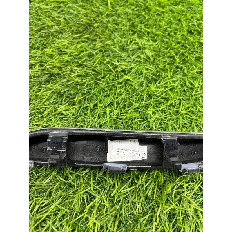 Декоративная накладка торпедо (салон) Audi A3 8v 8v1853189a