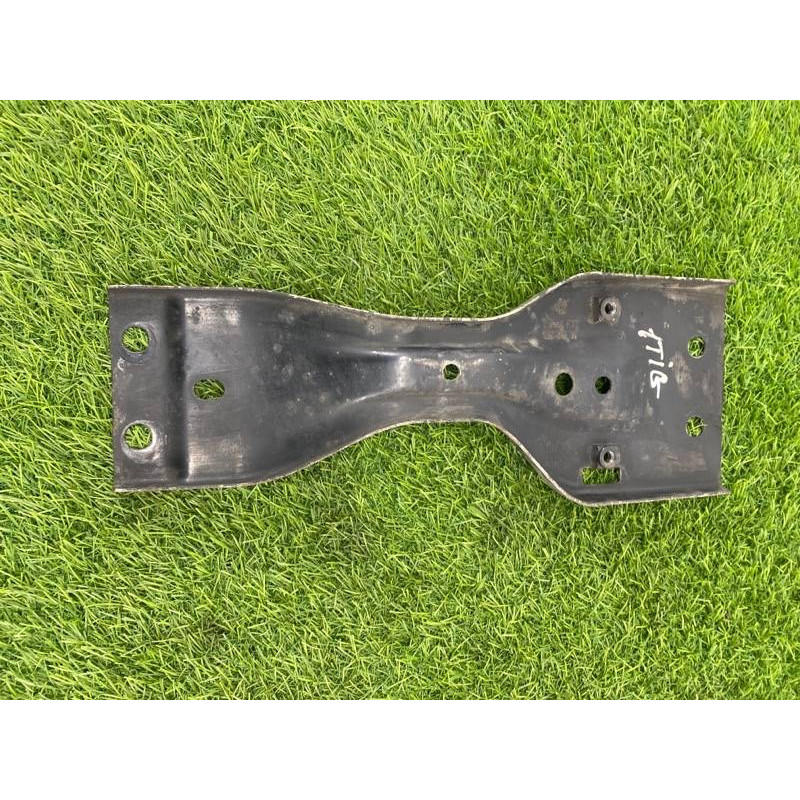 Кронштейн глушителя (выпускная система) Volkswagen Tiguan 5N 2011 1.4 CAVA 5n0802117