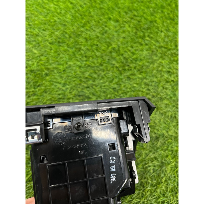 Дефлектор воздуховода (салон) Chevrolet Captiva C140 2011 2.2 D (z22d1) 95388231