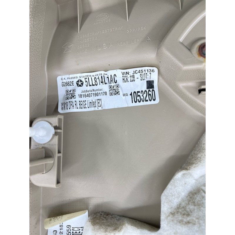 Дверная карта (салон) Jeep Grand Cherokee WK2 2018 3.6 5LL814L1AD