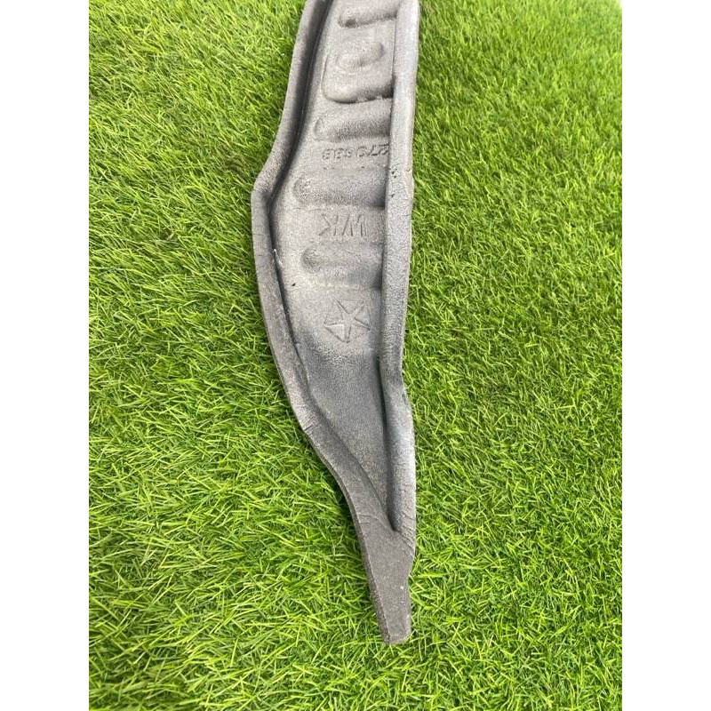 Уплотнитель крыла (кузов и элементы) Jeep Grand Cherokee WK2 2018 3.6 68046264a